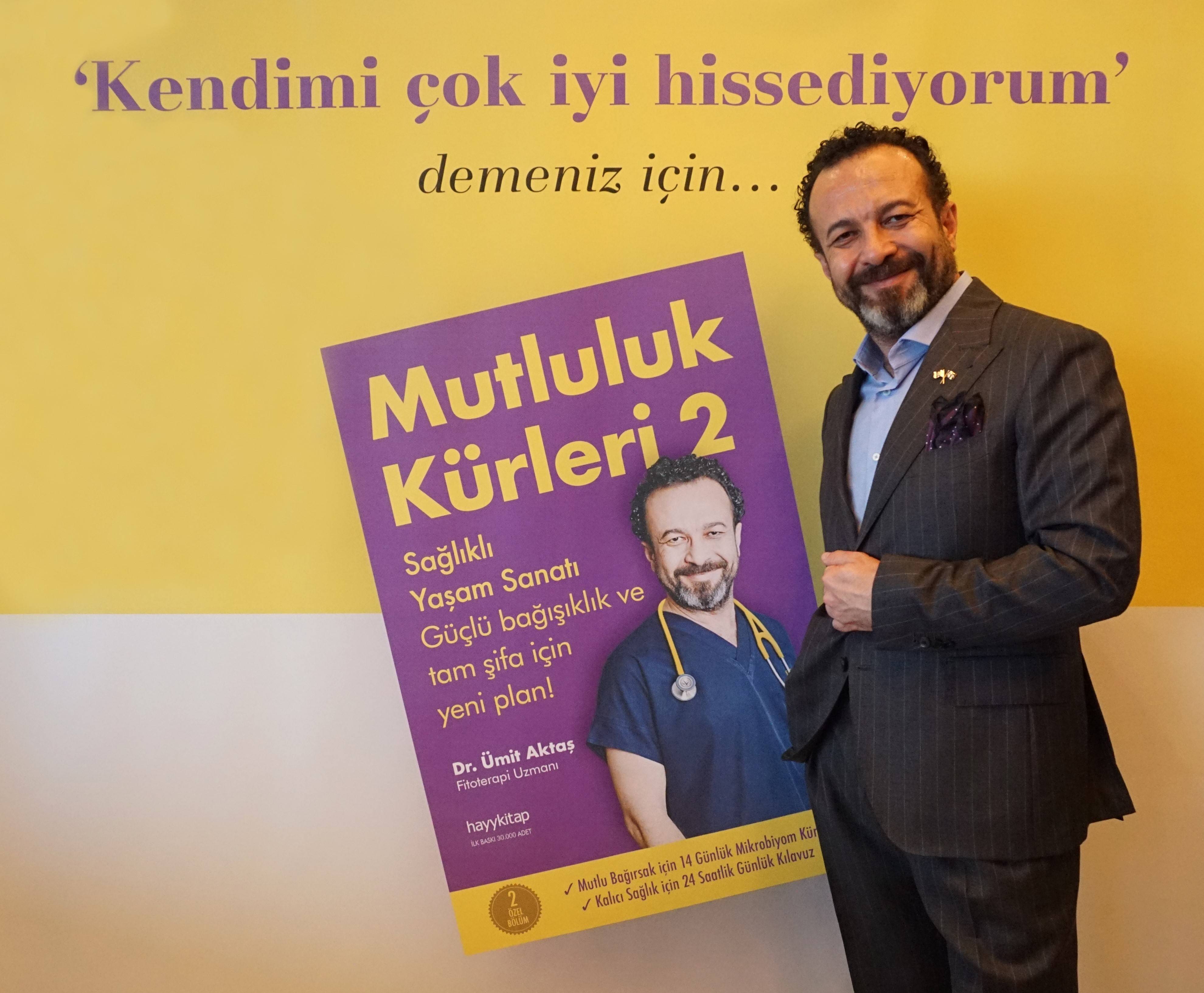 Dr. Ümit Aktaş, Mor Kitabıyla Kırmızı Kedi Kitabevi’nde